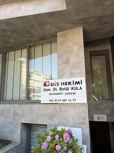 Uzm. Dt. Betül KULA | Dr KULA KLİNİK