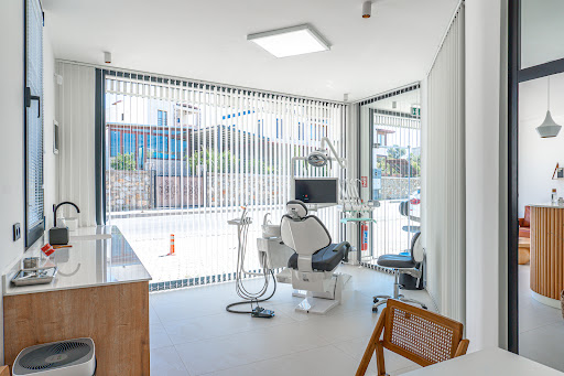 Uzman Diş Hekimi Ortodontist Çağatay Günaydın Muayenehanesi — 4