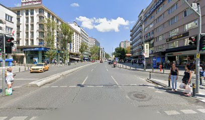 Şeffaf Plaklar İle Şeffaf Diş Teli Aynı Şey Midir?