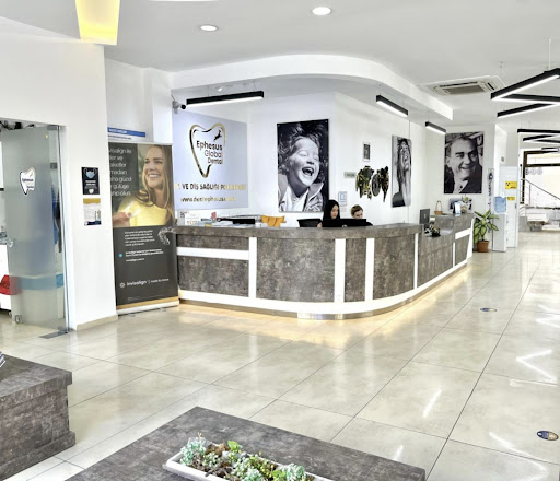 Ephesus Global Dental - İzmir İmplant ve Çene Cerrahi, Zirkonyum Kaplama, Emaxx Lamina, Gülüş Tasarımı Merkezi — 3