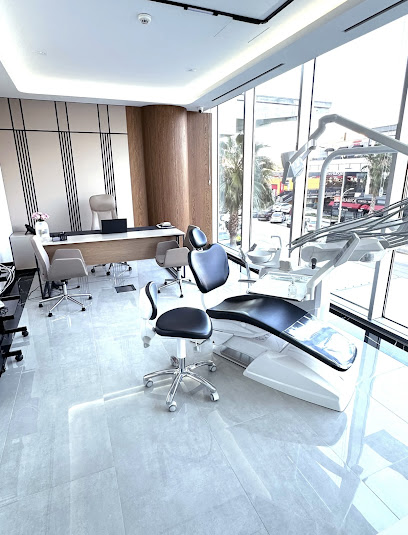 Uzm. Dt. Burak Gökay Yıldırım, Periodontoloji, Diş Eti Hastalıkları ve İmplant Cerrahisi Uzmanı