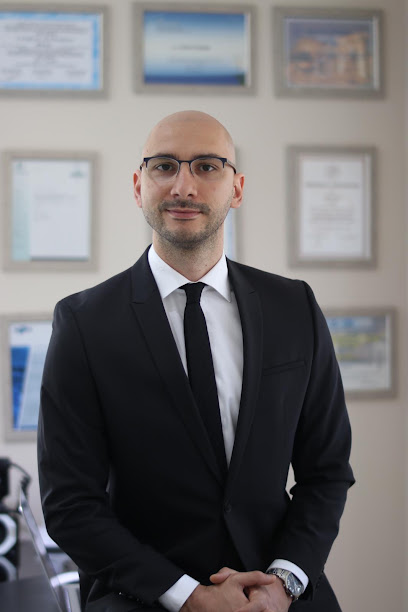 Dr. Med. Dent Melih Özgen/İmplant/Gülüş Estetiği/Laminate Veneer/Lamina Diş/Zirkonyum
