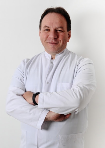 Diş Hekimi Fuat Meşeli