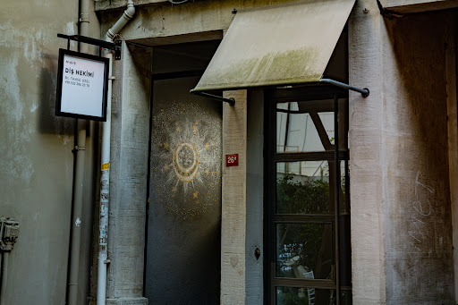 DRTU | DR. TANSU UZEL Dental Implant, Smile Design & Maxillofacial Surgery Istanbul — 4