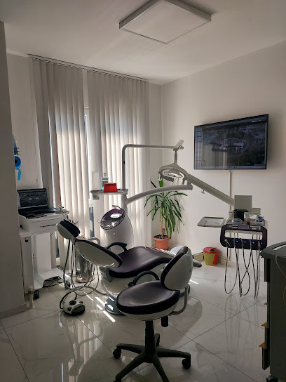 Fundental Diş Kliniği (Assist Prof. Dr. Funda Çalışır Erol)