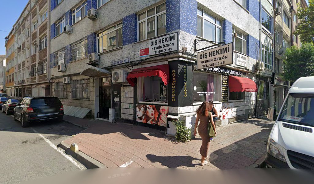 Diṣ Hekimi Nesrin Özgön — 2