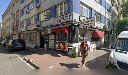 Diṣ Hekimi Nesrin Özgön