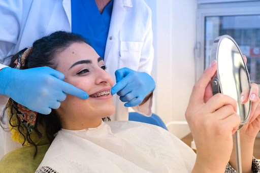 İzmir Dentalizm Ağız ve Diş Sağlığı Polikliniği, Diş Hekimliği — 2