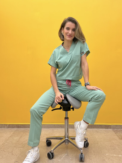 Uzman Diş Hekimi G. Cansu Öztürk