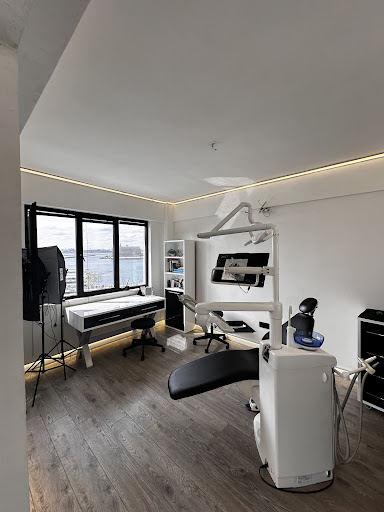 Diş hekimi Altar BAŞARA Dentist